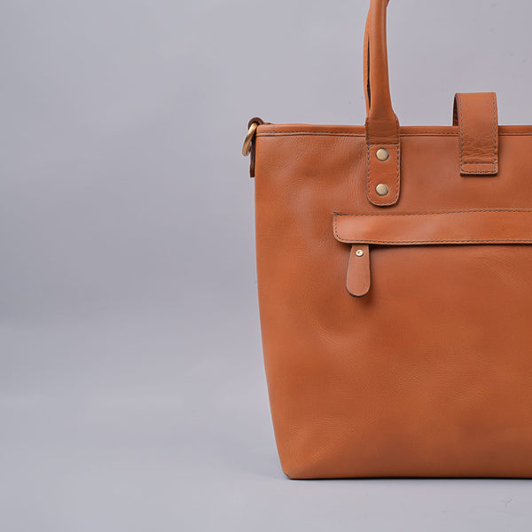 Women's Tan Modern Luxe Leather Shoulder Bag