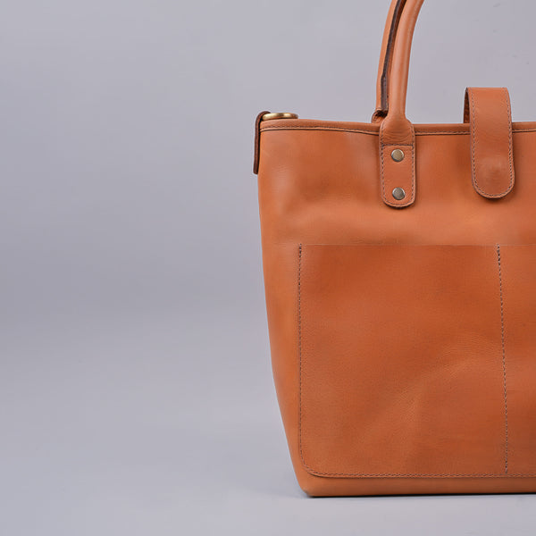 Women's Tan Modern Luxe Leather Shoulder Bag